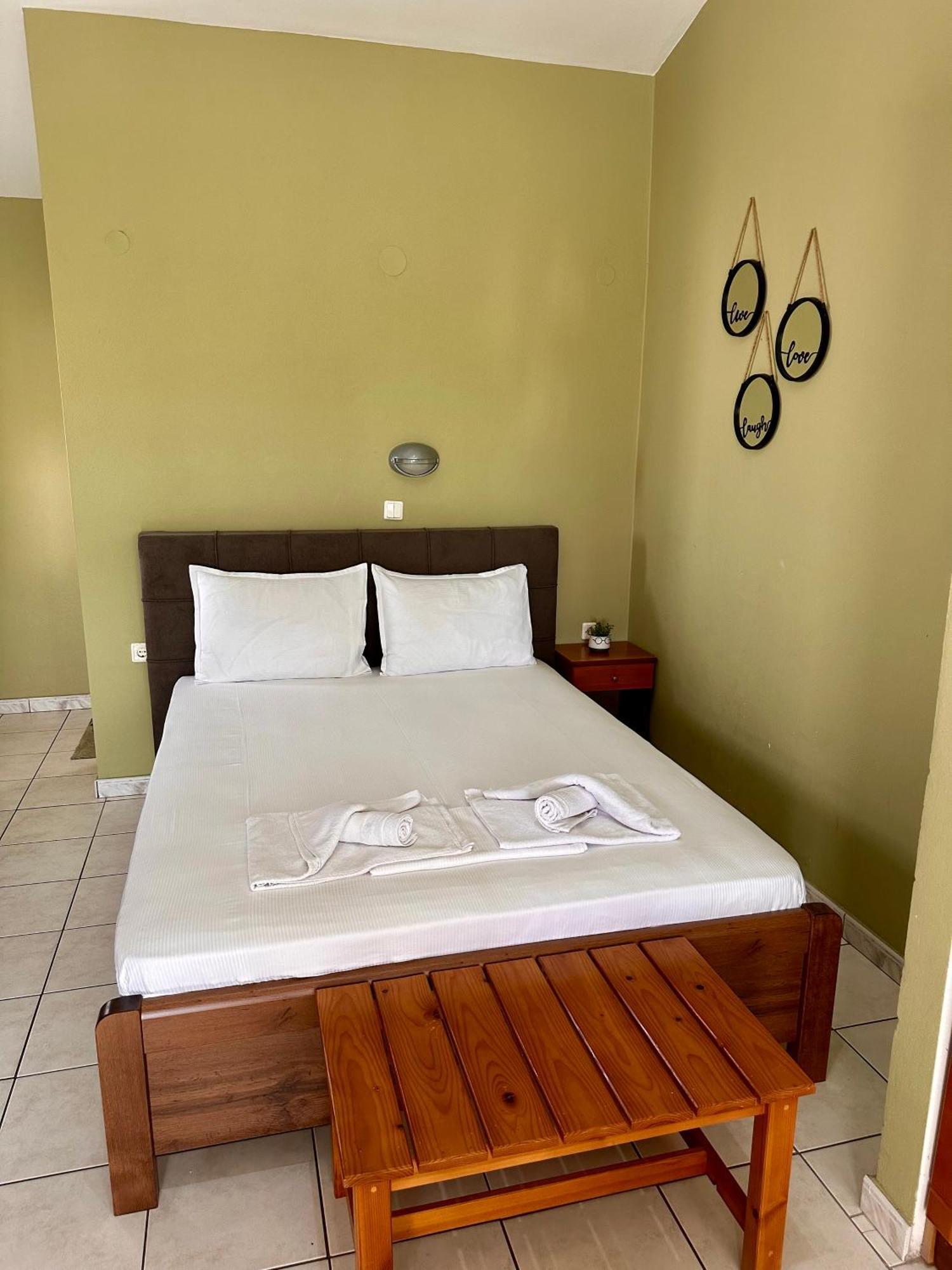 Artemis Hotel Apartments Keramotí Kültér fotó
