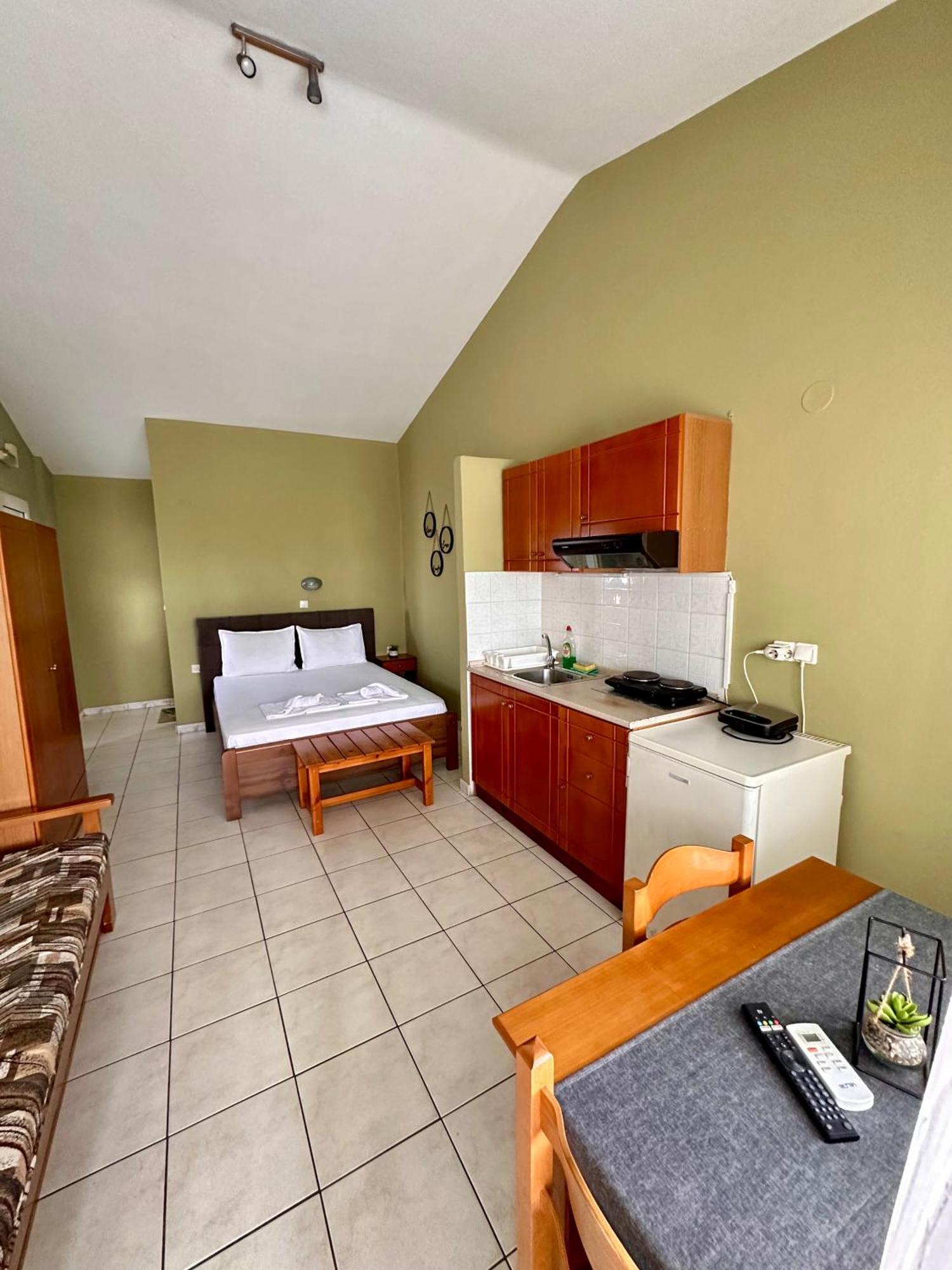 Artemis Hotel Apartments Keramotí Kültér fotó
