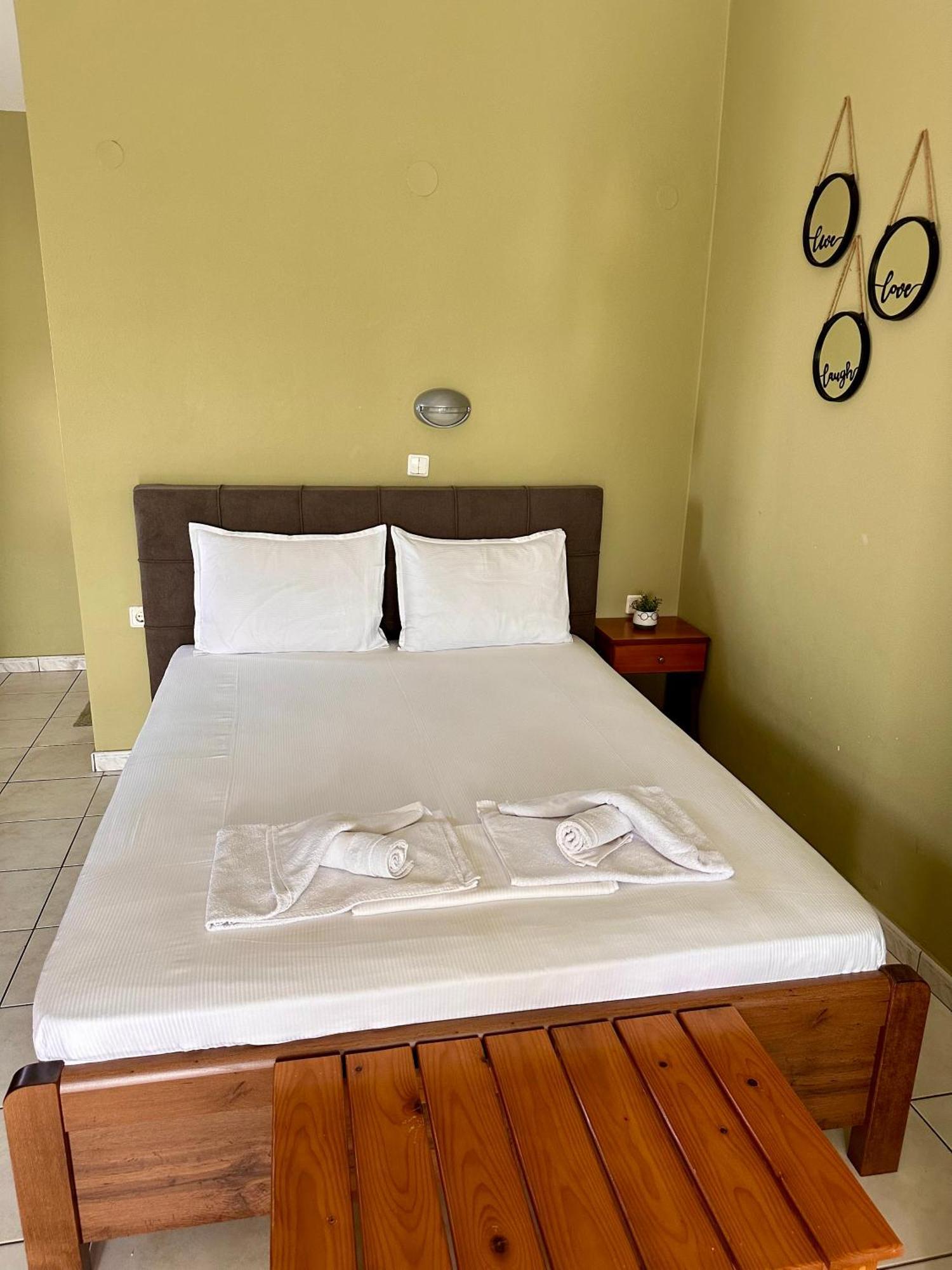 Artemis Hotel Apartments Keramotí Kültér fotó