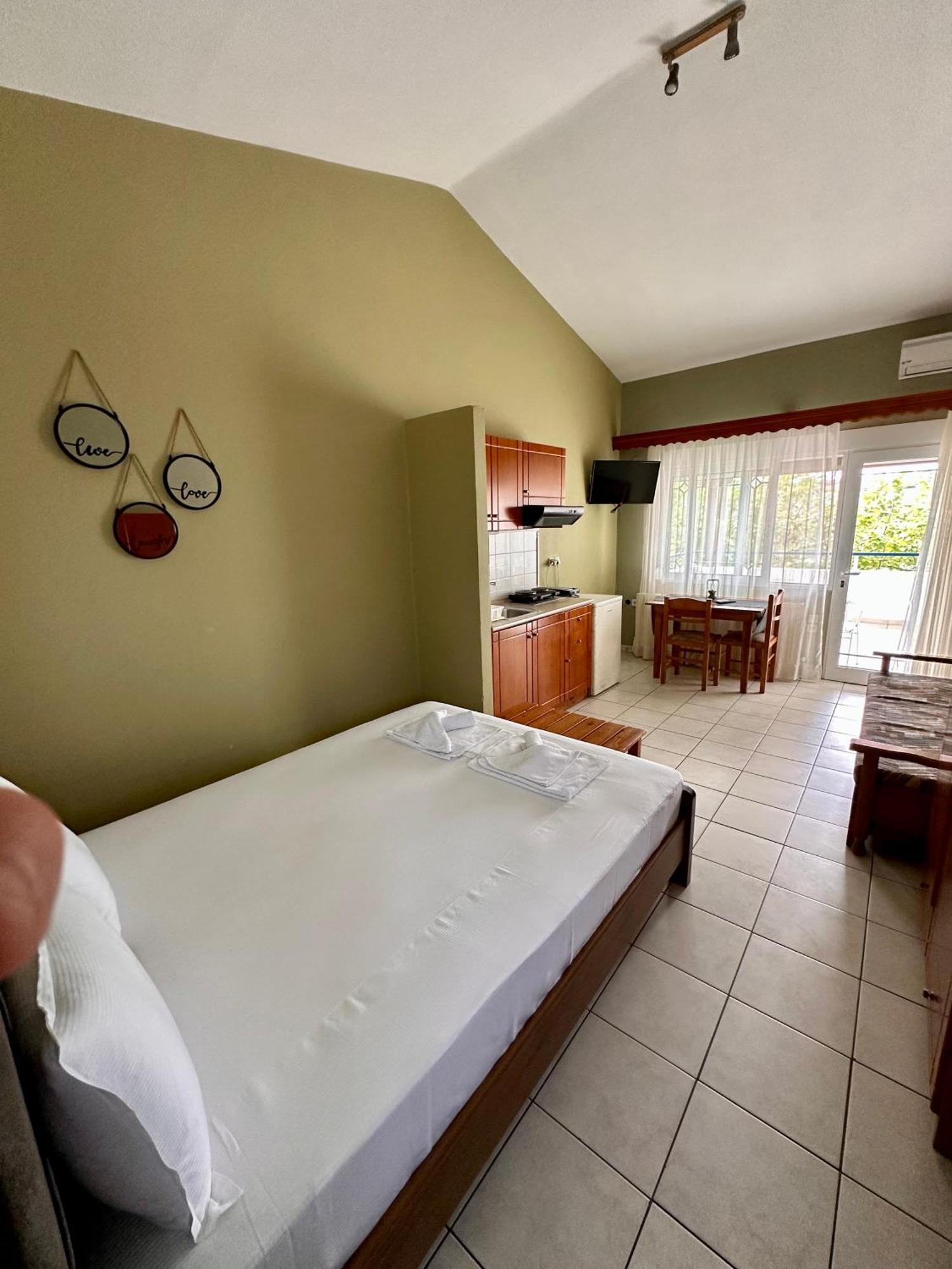 Artemis Hotel Apartments Keramotí Kültér fotó